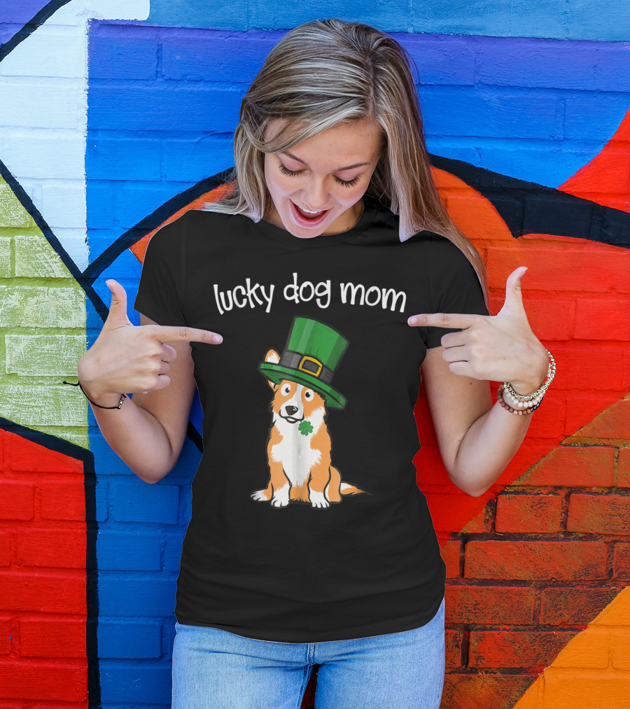 Lucky Dog Mom St Patricks Day Corgi T-Shirt