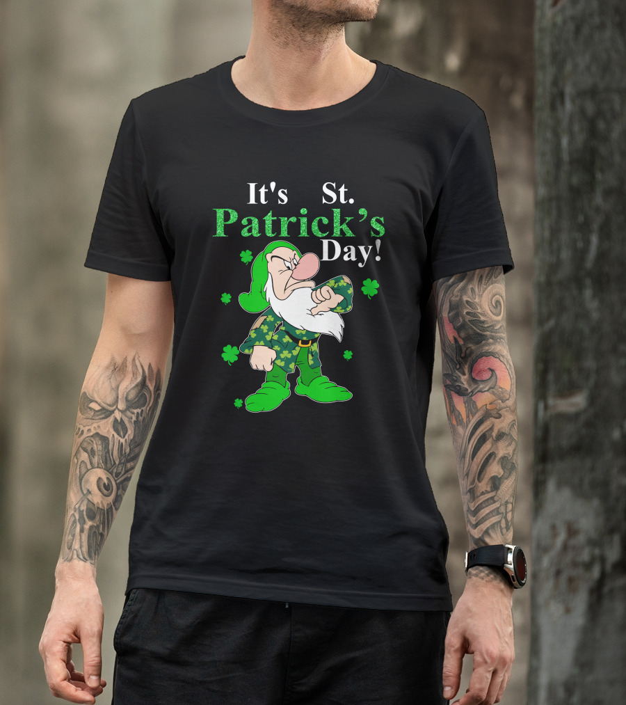 It's St Patrick's Day Grumpy Dwarf Shamrocks Green T-Shirt