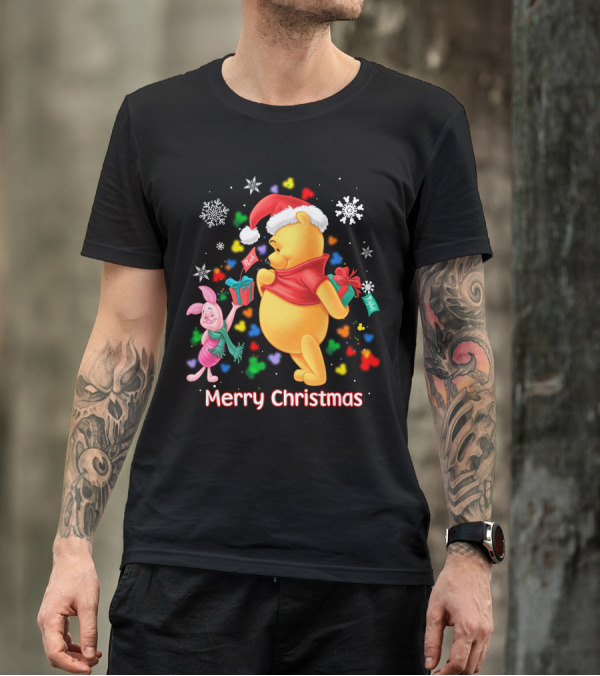 Merry Christmas Pooh And Piglet Snowflakes And Presents T-Shirt