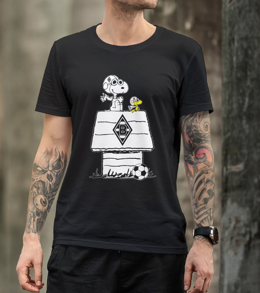 Borussia Mönchengladbach Snoopy And Woodstock Soccer Doghouse T-Shirt
