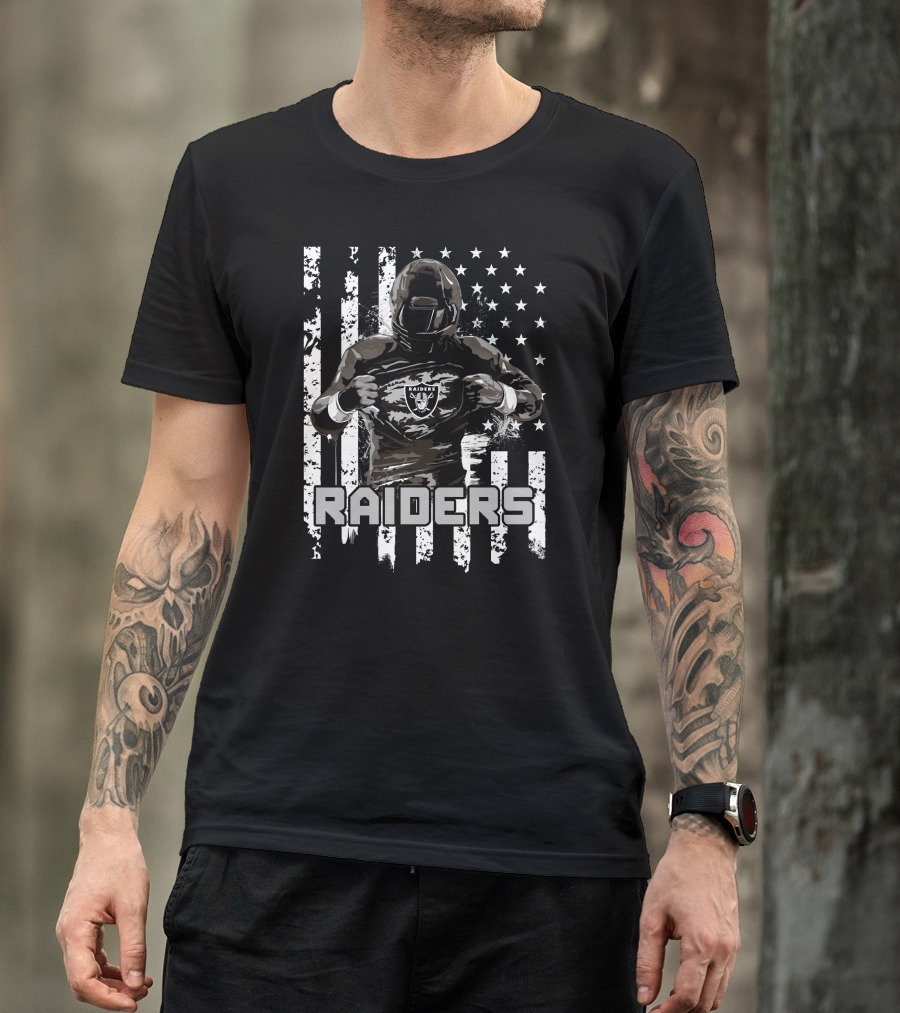 Las Vegas Raiders Player With American Flag Background T-Shirt