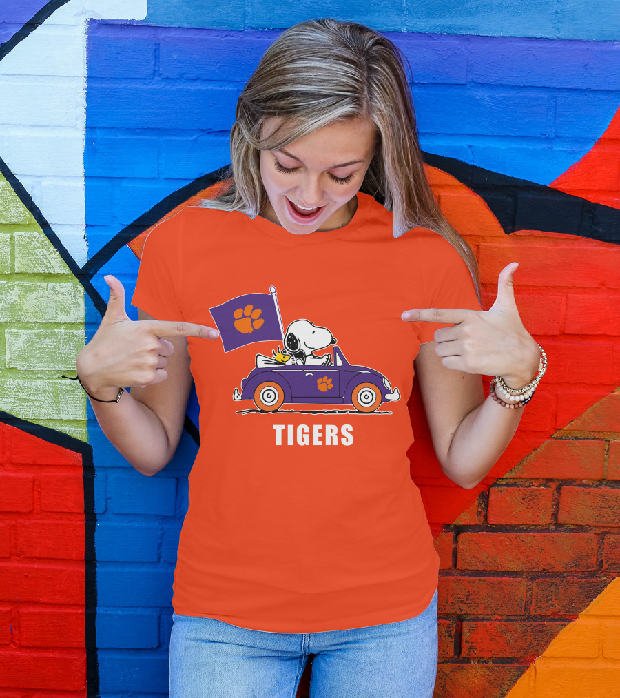 Clemson Tigers Snoopy Driving With Woodstock In Purple Car T-Shirt