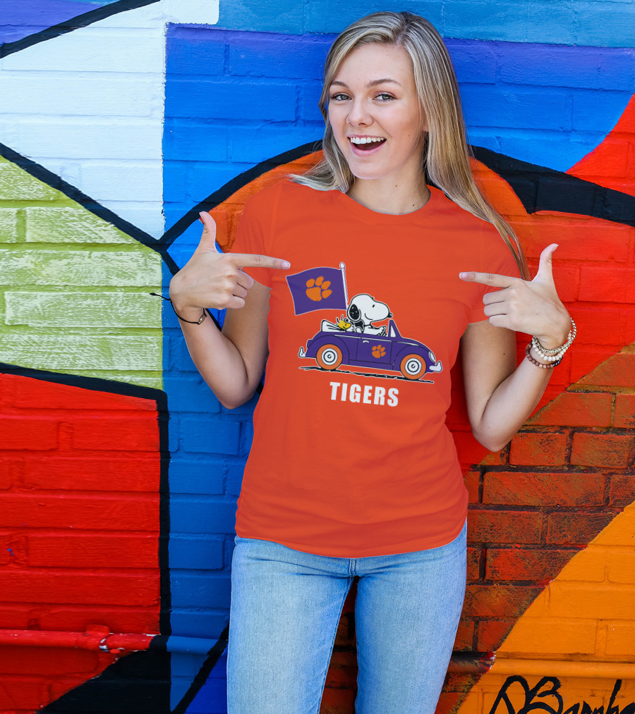Clemson Tigers Snoopy Driving With Woodstock In Purple Car T-Shirt
