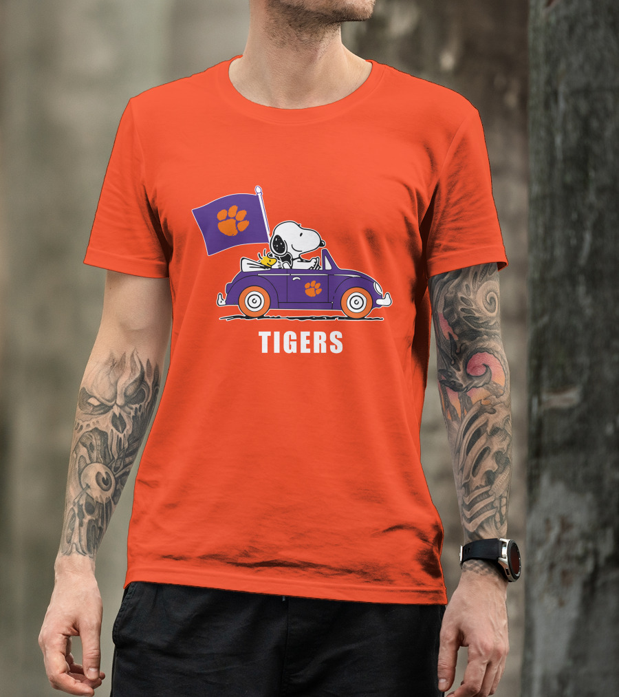 Clemson Tigers Snoopy Driving With Woodstock In Purple Car T-Shirt