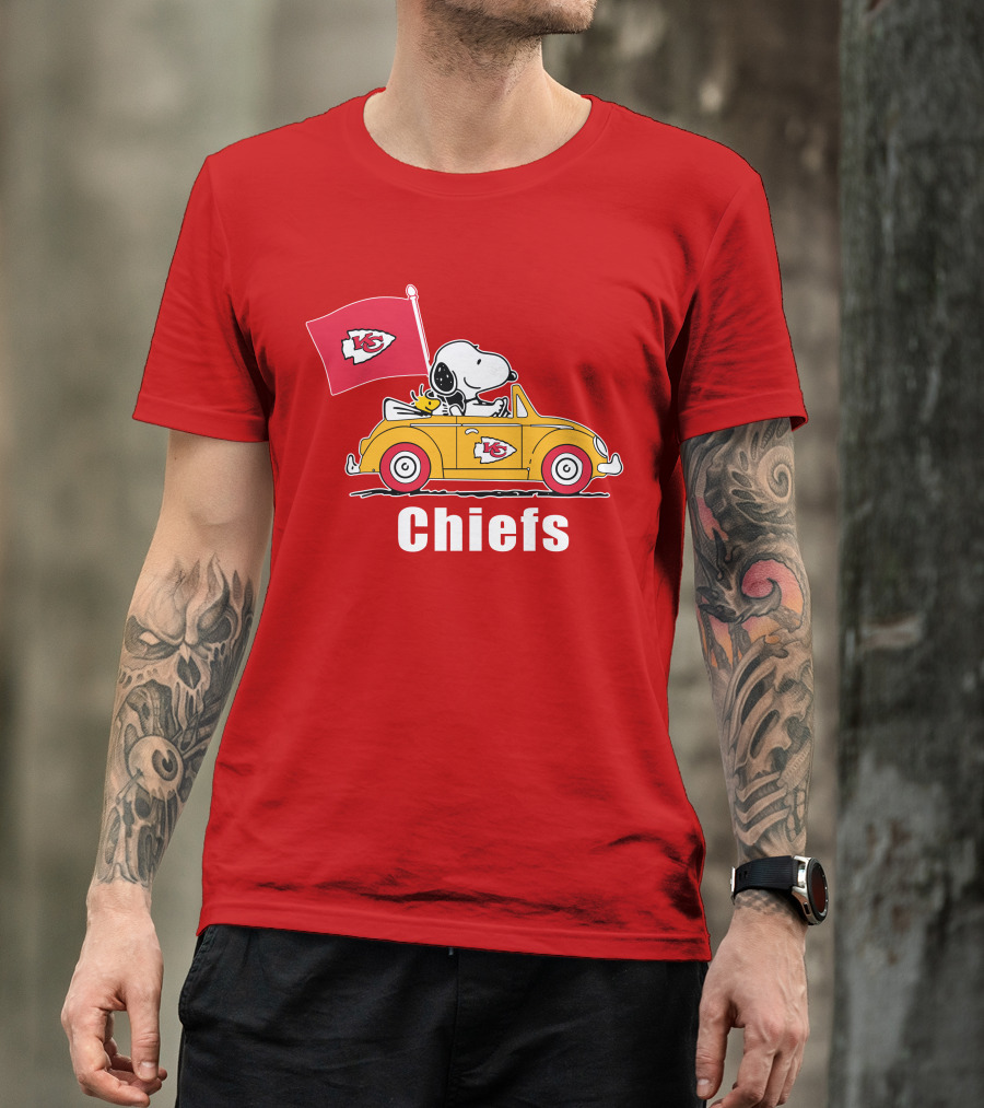 Kansas City Chiefs Snoopy Riding With Woodstock In Yellow Car T-Shirt