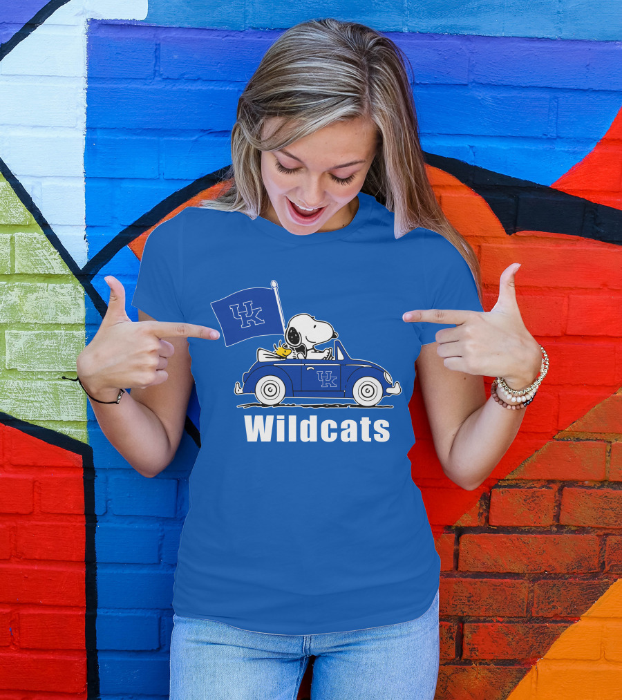 Snoopy Driving Kentucky Wildcats Car With Woodstock And UK Flag T-Shirt