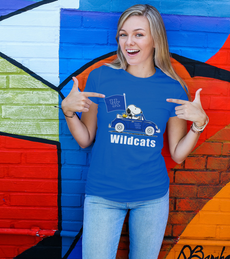Snoopy Driving Kentucky Wildcats Car With Woodstock And UK Flag T-Shirt