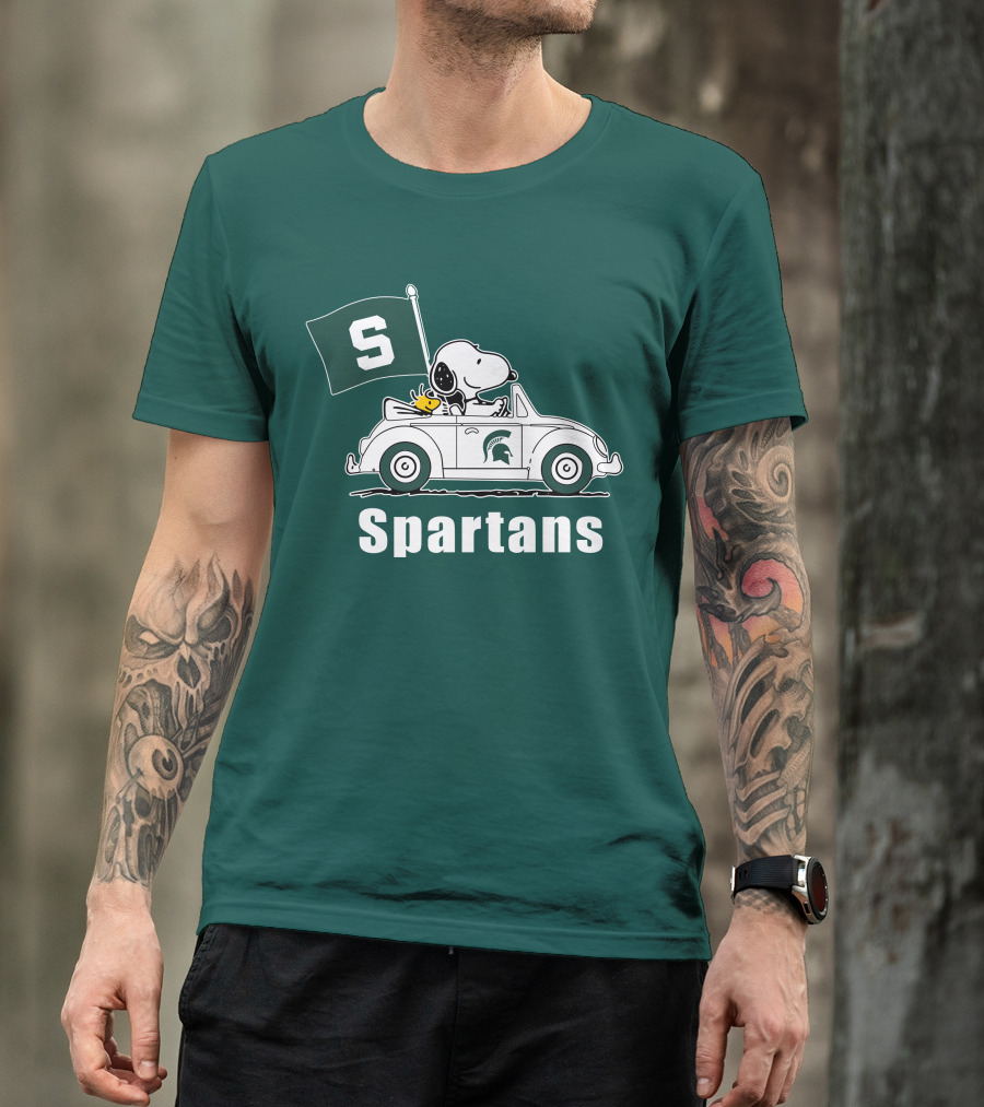 Snoopy Driving With Michigan State Spartans Flag T-Shirt