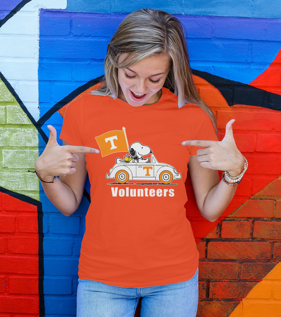 Tennessee Volunteers Snoopy Driving With T Flag T-Shirt