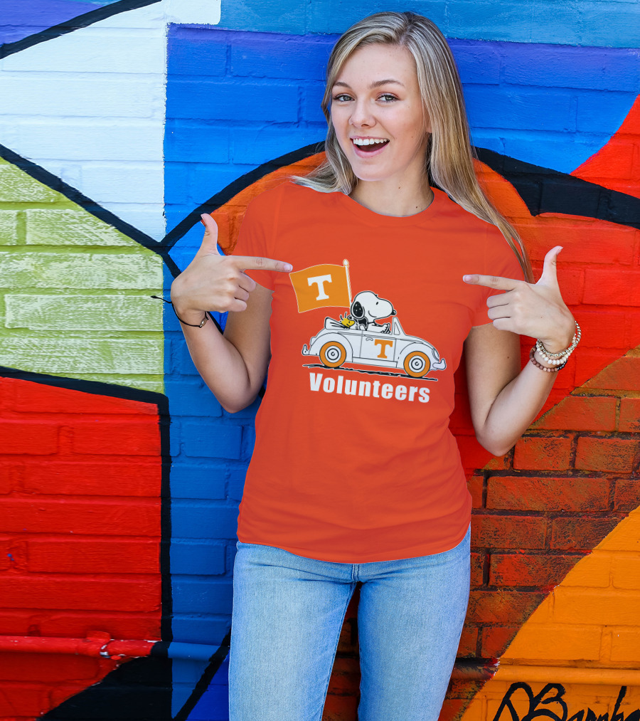 Tennessee Volunteers Snoopy Driving With T Flag T-Shirt