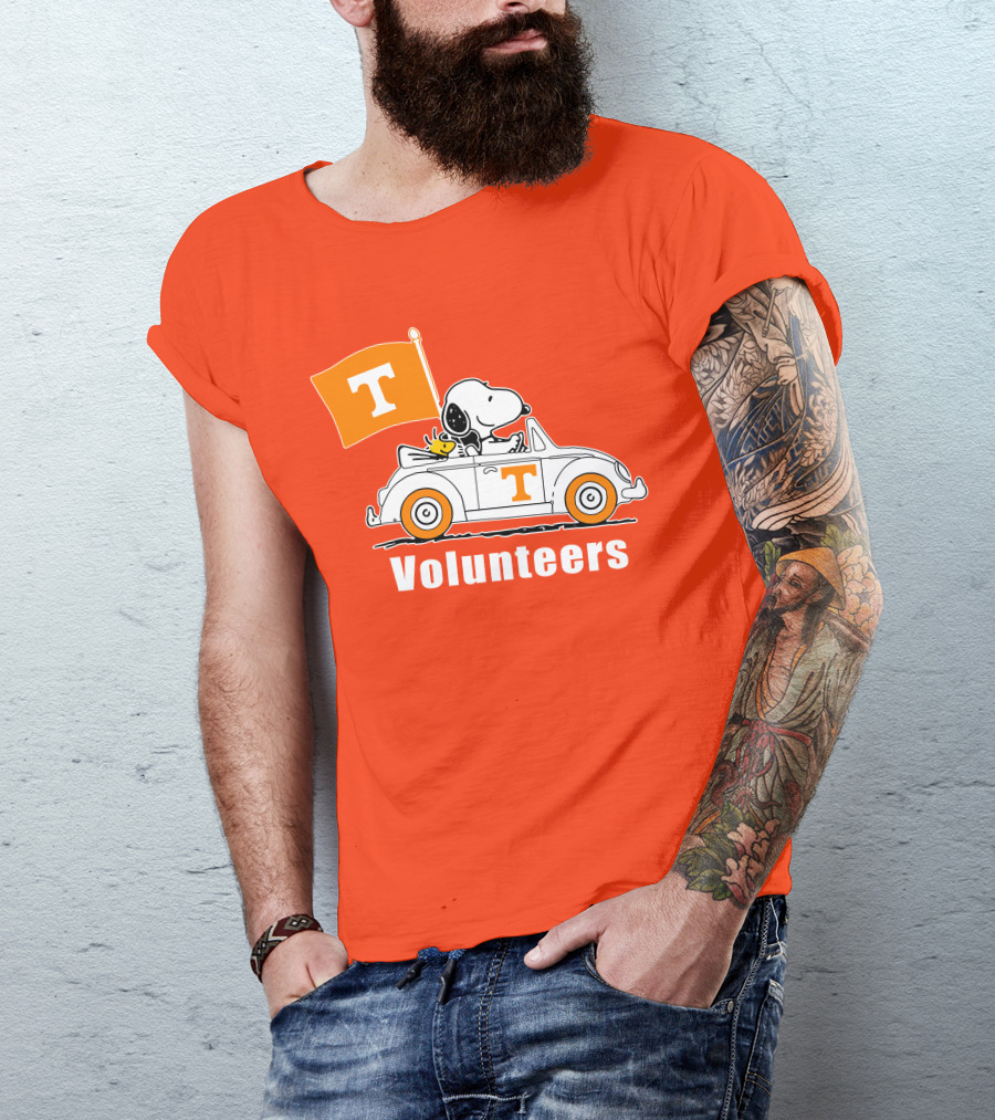 Tennessee Volunteers Snoopy Driving With T Flag T-Shirt
