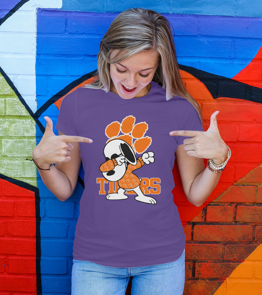 Snoopy Dabbing Clemson Tigers Paw Prints T-Shirt