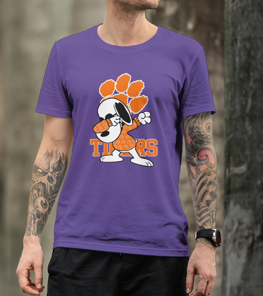 Snoopy Dabbing Clemson Tigers Paw Prints T-Shirt