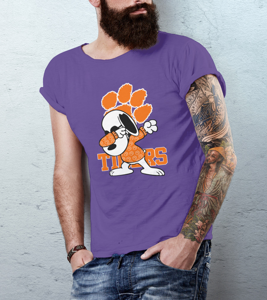Snoopy Dabbing Clemson Tigers Paw Prints T-Shirt
