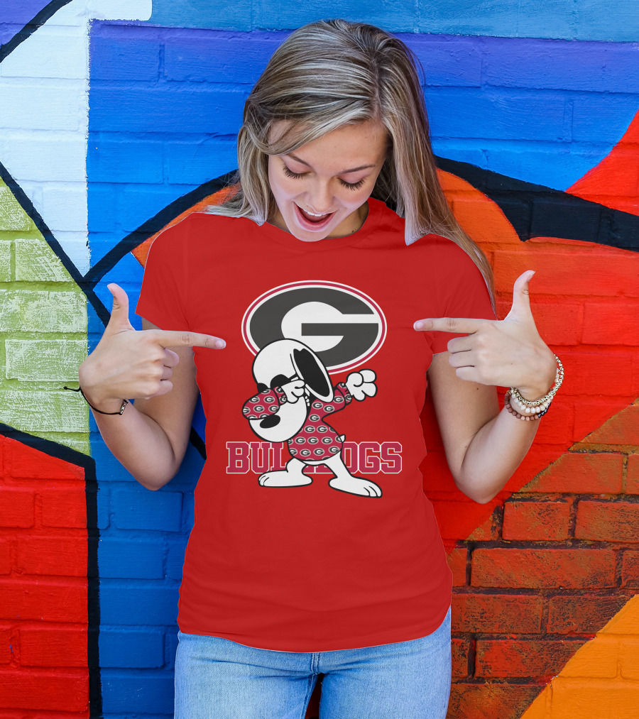 Georgia Bulldogs Snoopy Dabbing University Of Georgia T-Shirt
