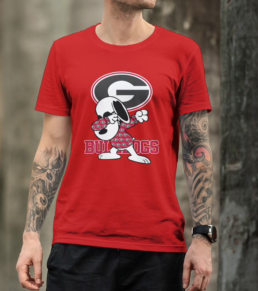 Georgia Bulldogs Snoopy Dabbing University Of Georgia T-Shirt
