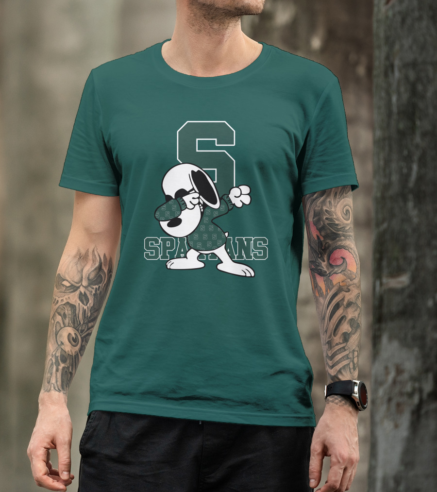 Michigan State Spartans Snoopy Dabbing Football Cartoon Peanuts T-Shirt