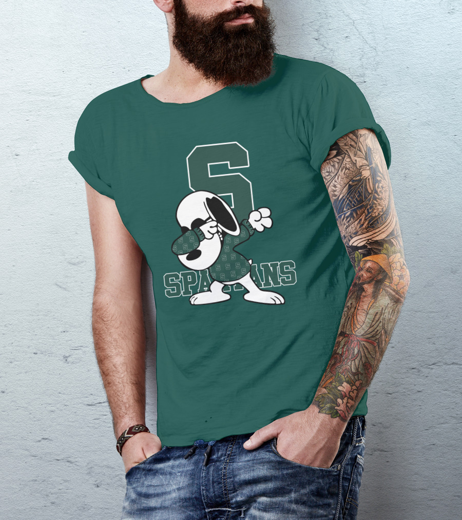 Michigan State Spartans Snoopy Dabbing Football Cartoon Peanuts T-Shirt