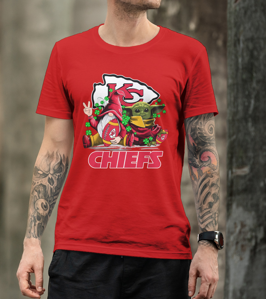 Kansas City Chiefs Leprechauns Gnomes Baby Yoda Hug T-Shirt
