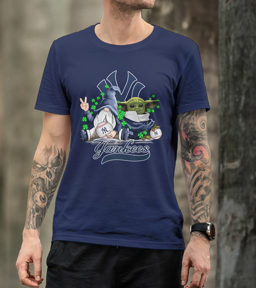 Yankees Gnome Baby Yoda Clover Baseball Hug T-Shirt