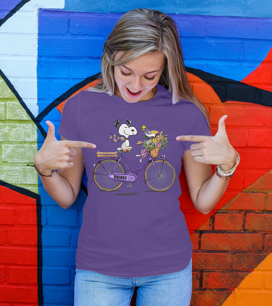 Minnesota Vikings Snoopy Woodstock Bicycle Adventure T-Shirt