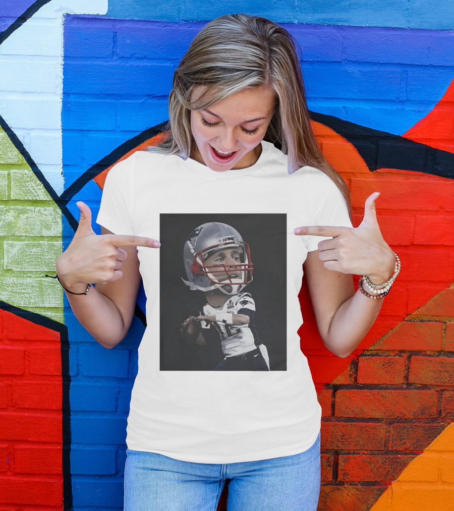 Tom Brady New England Patriots Caricature Super Bowl MVP Quarterback 12 Football Helmet T-Shirt