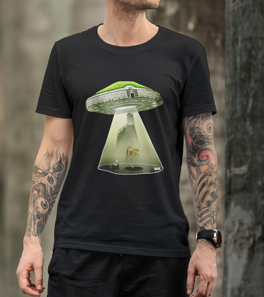 Newgrange UFO Encounter Ancient Aliens UAP Beam T-Shirt