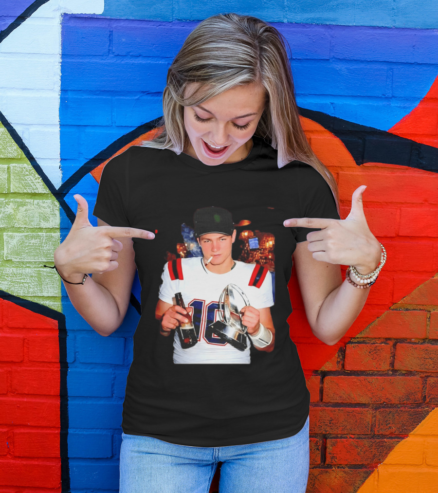 New England Patriots 16 Smoking Beer Trophy T-Shirt