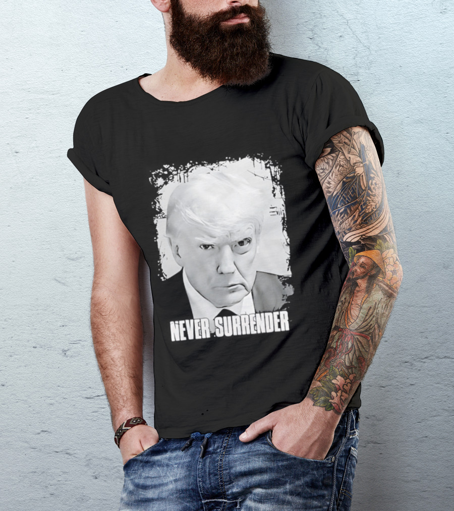 Never Surrender Donald Trump Black And White T-Shirt