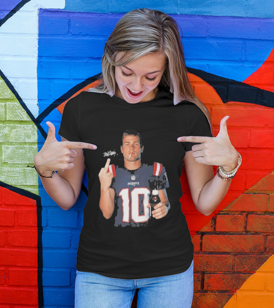 Patriots Number 10 Middle Finger Gesture Smoking Beer T-Shirt