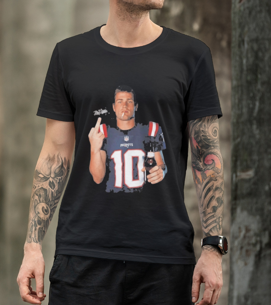 Patriots Number 10 Middle Finger Gesture Smoking Beer T-Shirt