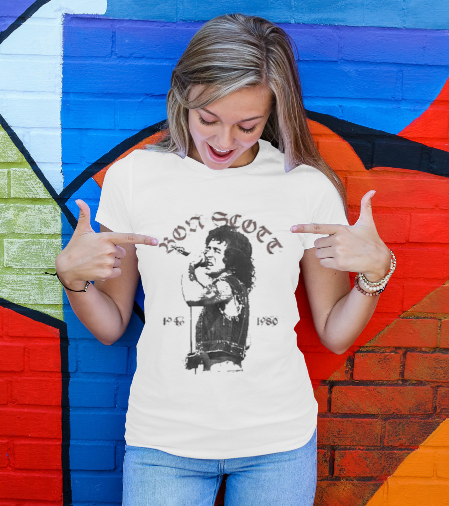 Bon Scott 1946 1980 Vocalist Tribute Memorabilia T-Shirt
