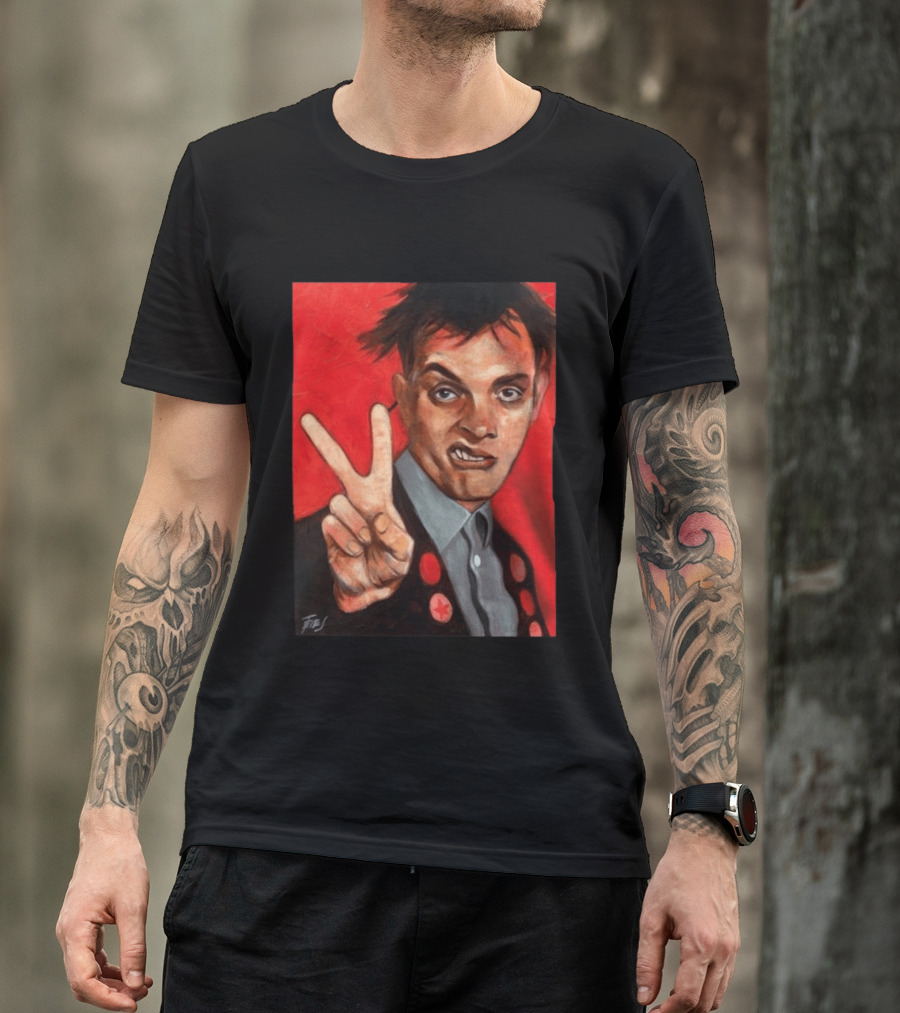 Chris Robinson Vivyan Rick Young Ones Portrait Two Finger Gesture T-Shirt
