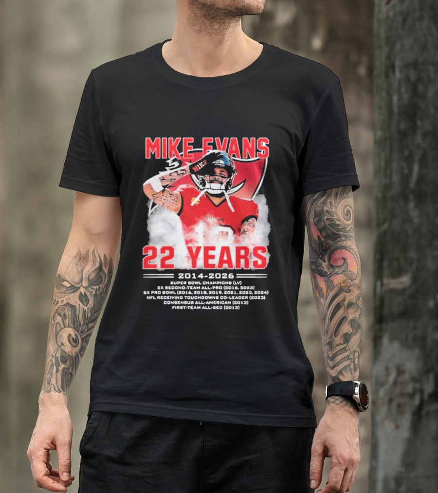 Mike Evans 22 Years 2014 2026 Red Jersey Salute Football Player T-Shirt