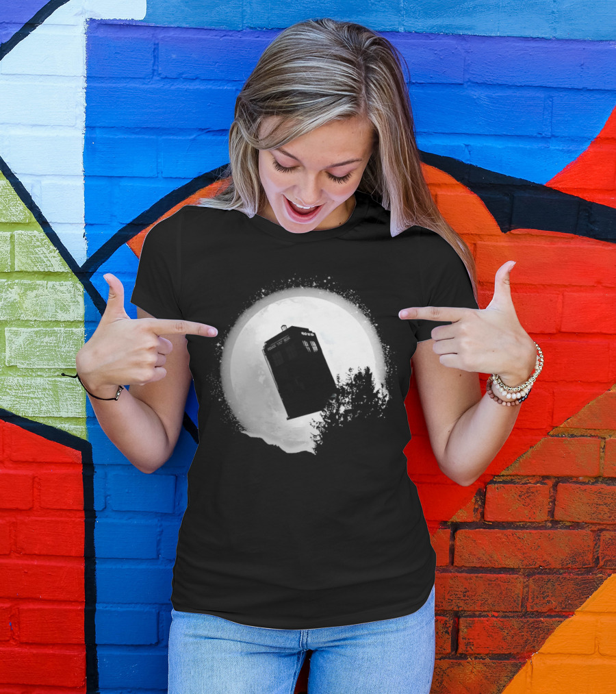 Tardis Doctor Who Moonlight Time Machine Iconic Sci Fi Police Box T-Shirt