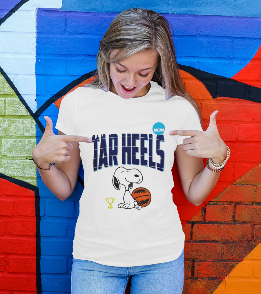 North Carolina Tar Heels Snoopy Basketball NCAA March Madness 2026 T-Shirt