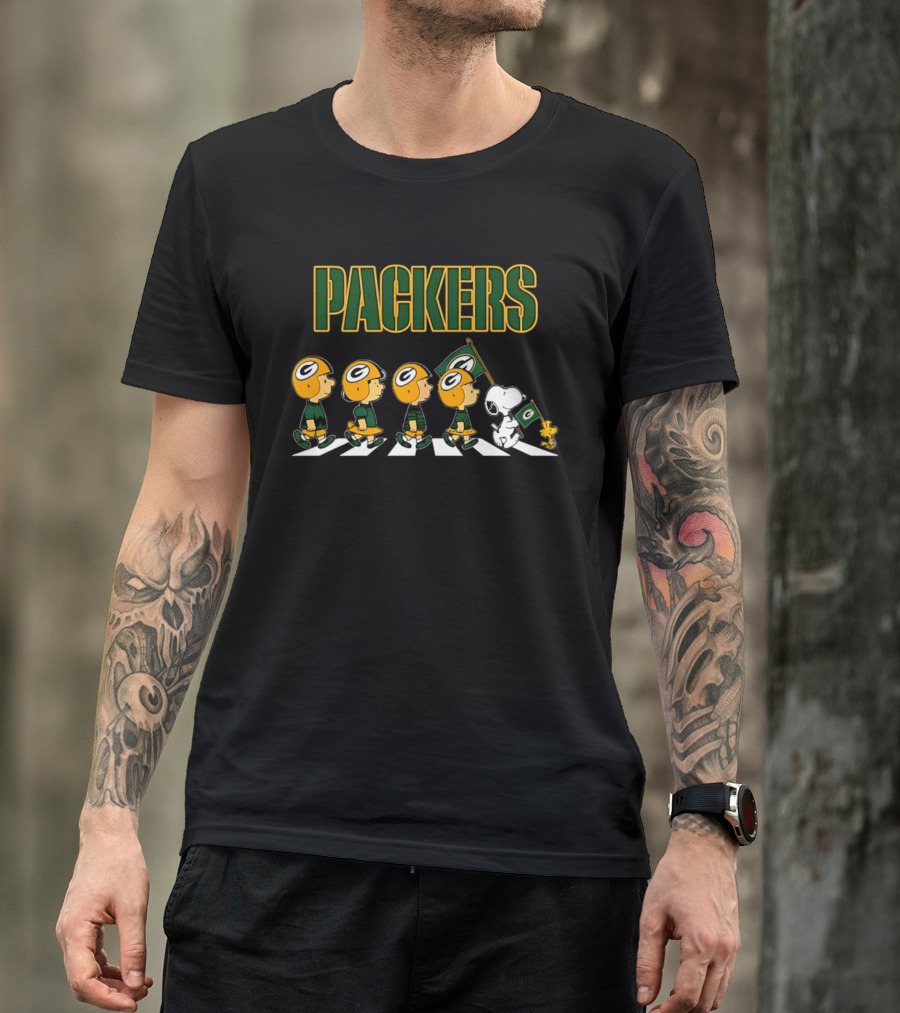 Peanuts Green Bay Packers Snoopy Woodstock Flag Walking T-Shirt