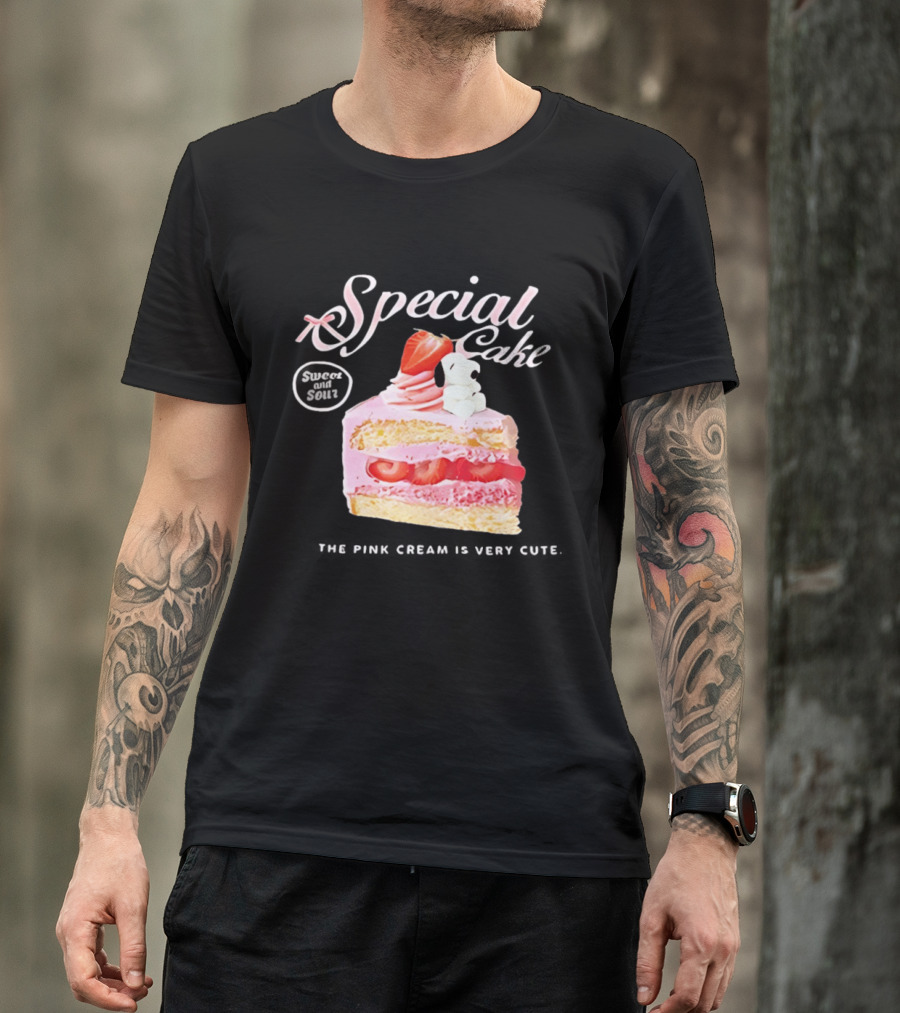 Special Cake Pink Cream With Strawberry And Snoopy T-Shirt
