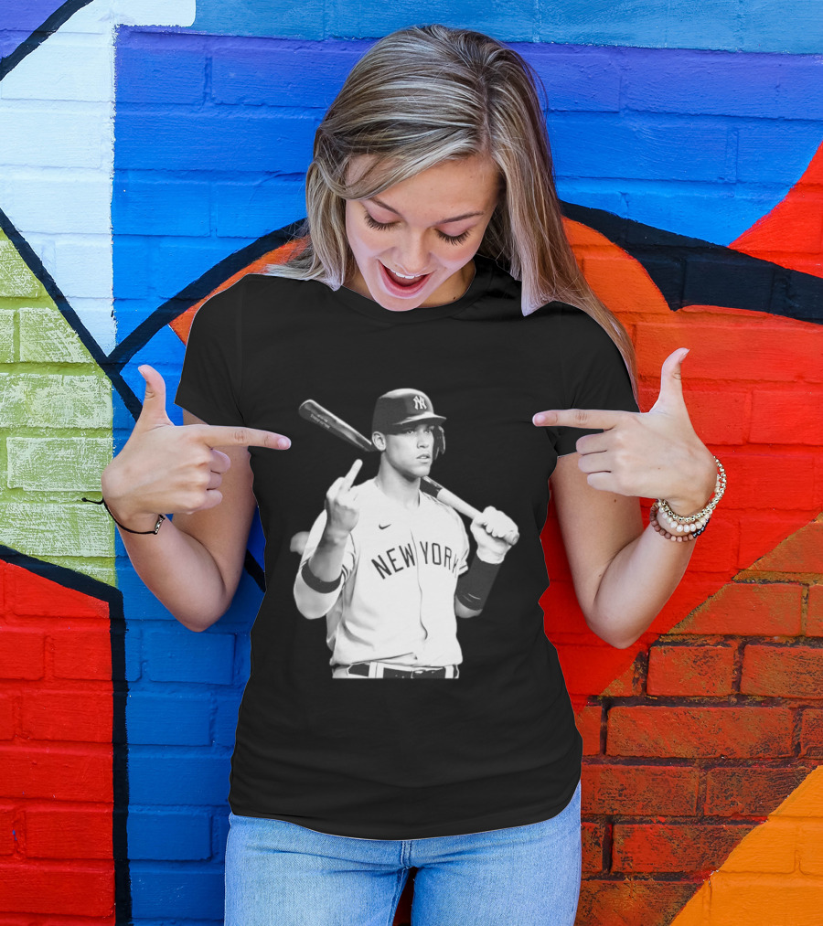 New York Yankees Aaron Judge Baseball Gesture T-Shirt