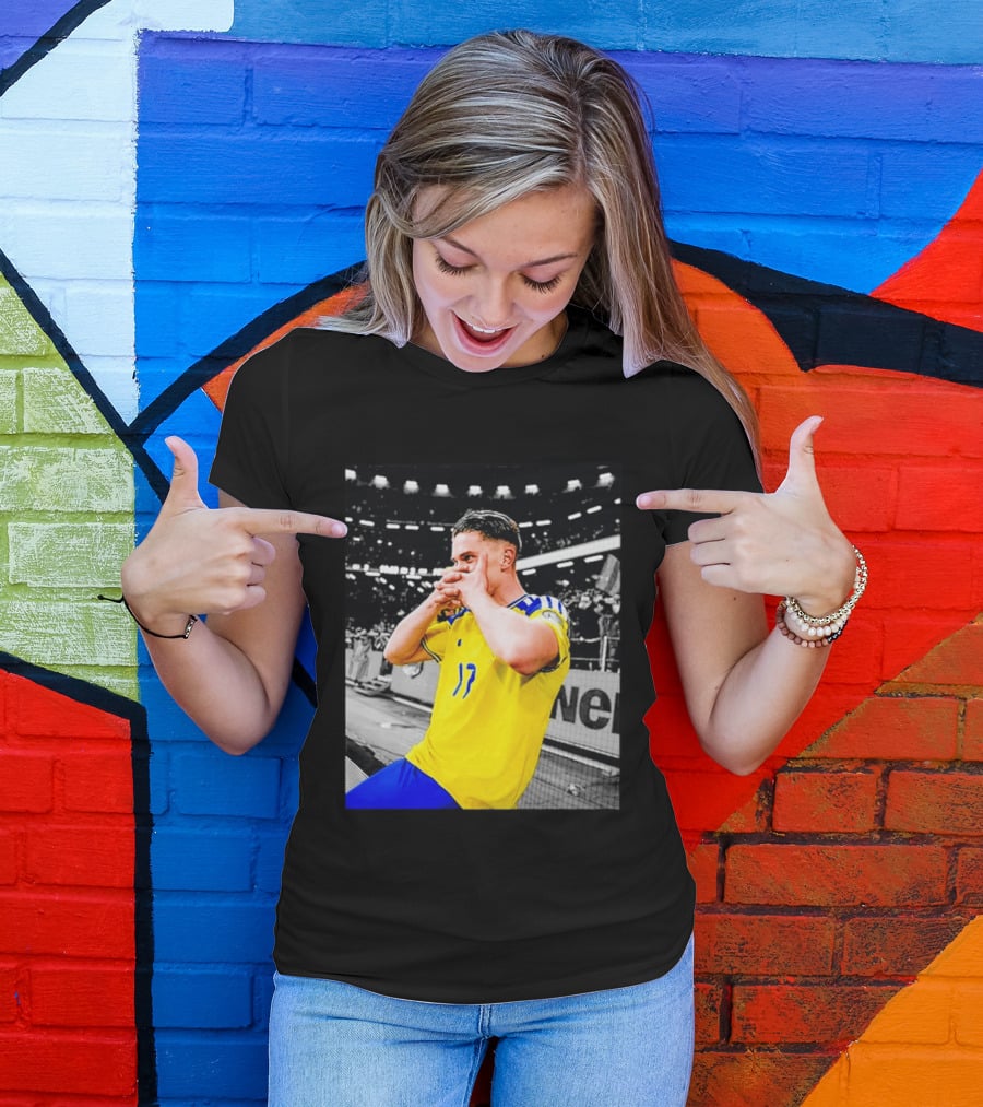 Viktor Gyokeres Sweden Yellow Soccer Jersey Celebration T-Shirt