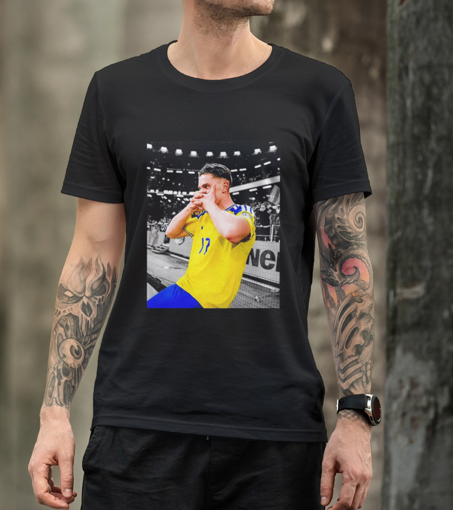 Viktor Gyokeres Sweden Yellow Soccer Jersey Celebration T-Shirt