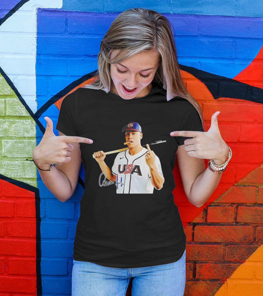 Aaron Judge USA World Baseball Smoking Middle Finger Gesture Iconic Sports Symbolism T-Shirt