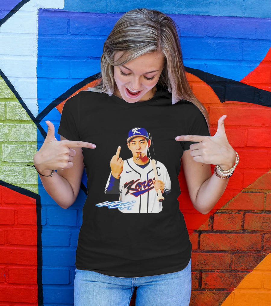 Korea World Baseball Jung Hoo Lee Smoking Cigar Middle Finger T-Shirt