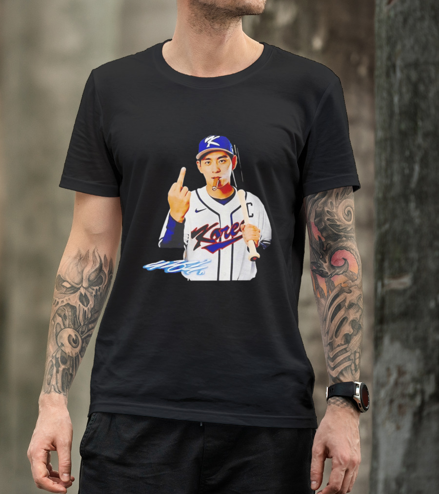 Korea World Baseball Jung Hoo Lee Smoking Cigar Middle Finger T-Shirt