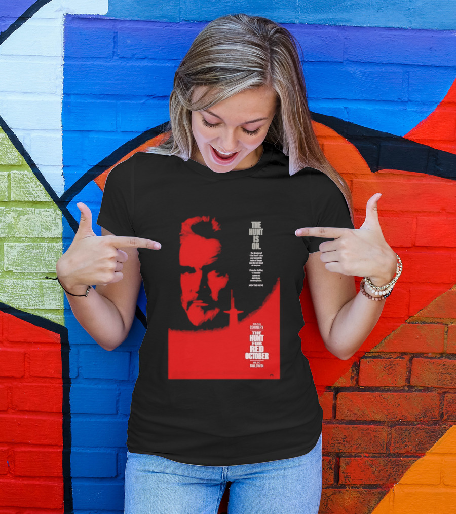 The Hunt Is On For The Hunt For Red October 1990 Movie Sean Connery Alec Baldwin T-Shirt
