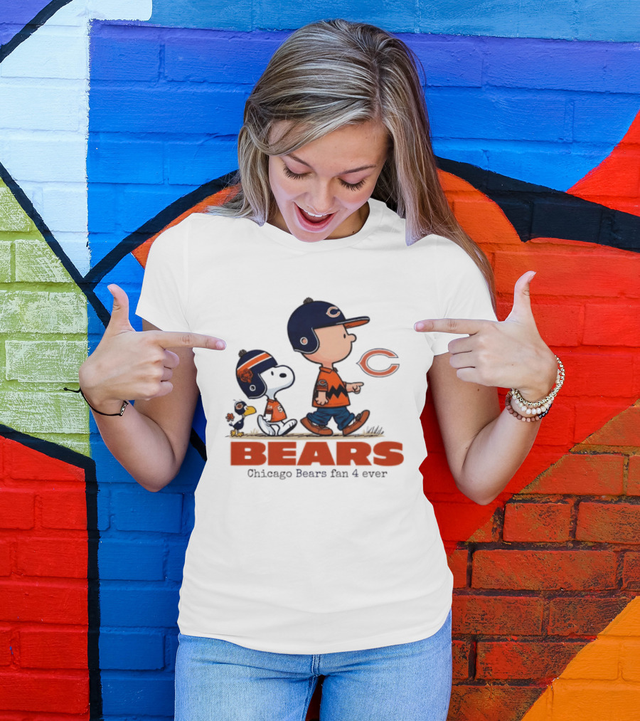 Chicago Bears Fan 4 Ever Snoopy Vs Charlie Brown T-Shirt