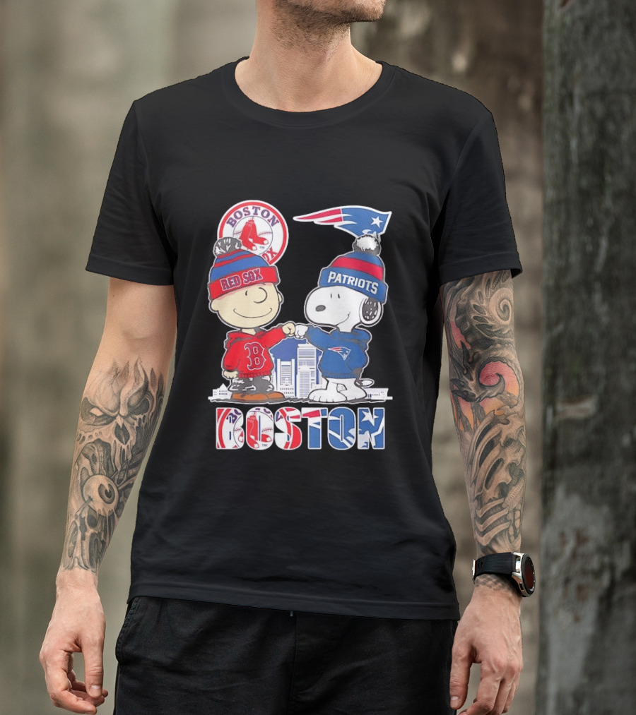Boston Red Sox And New England Patriots Charlie Brown Snoopy Skyline T-Shirt