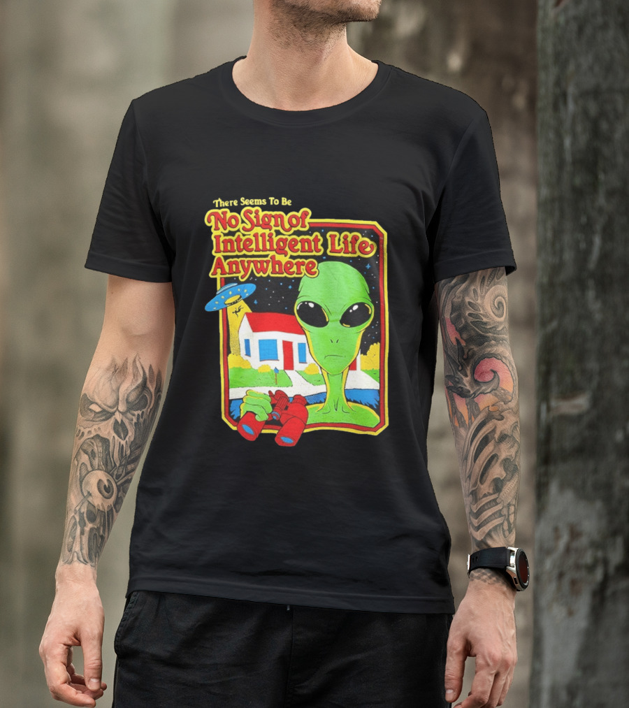 There Seems To Be No Sign Of Intelligent Life Anywhere Alien Green Martian Binoculars Retro Comic T-Shirt