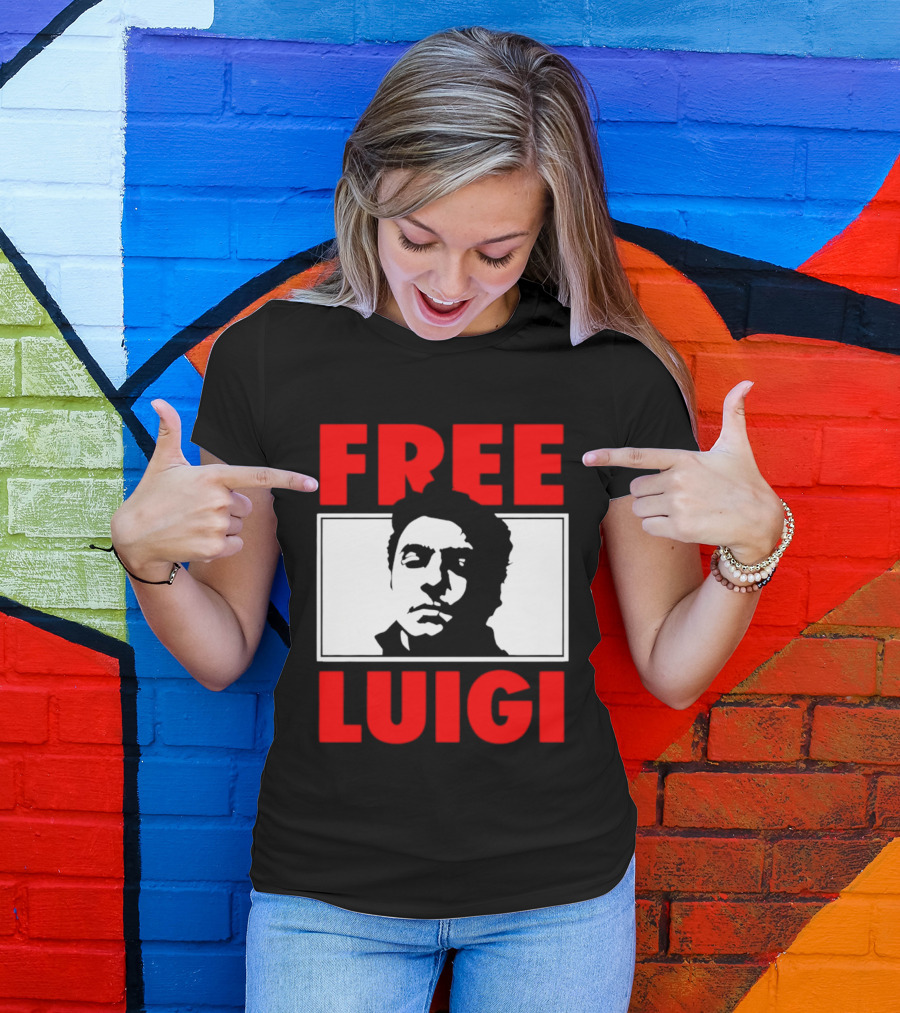 Free Luigi Mangione Shot Face Red T-Shirt