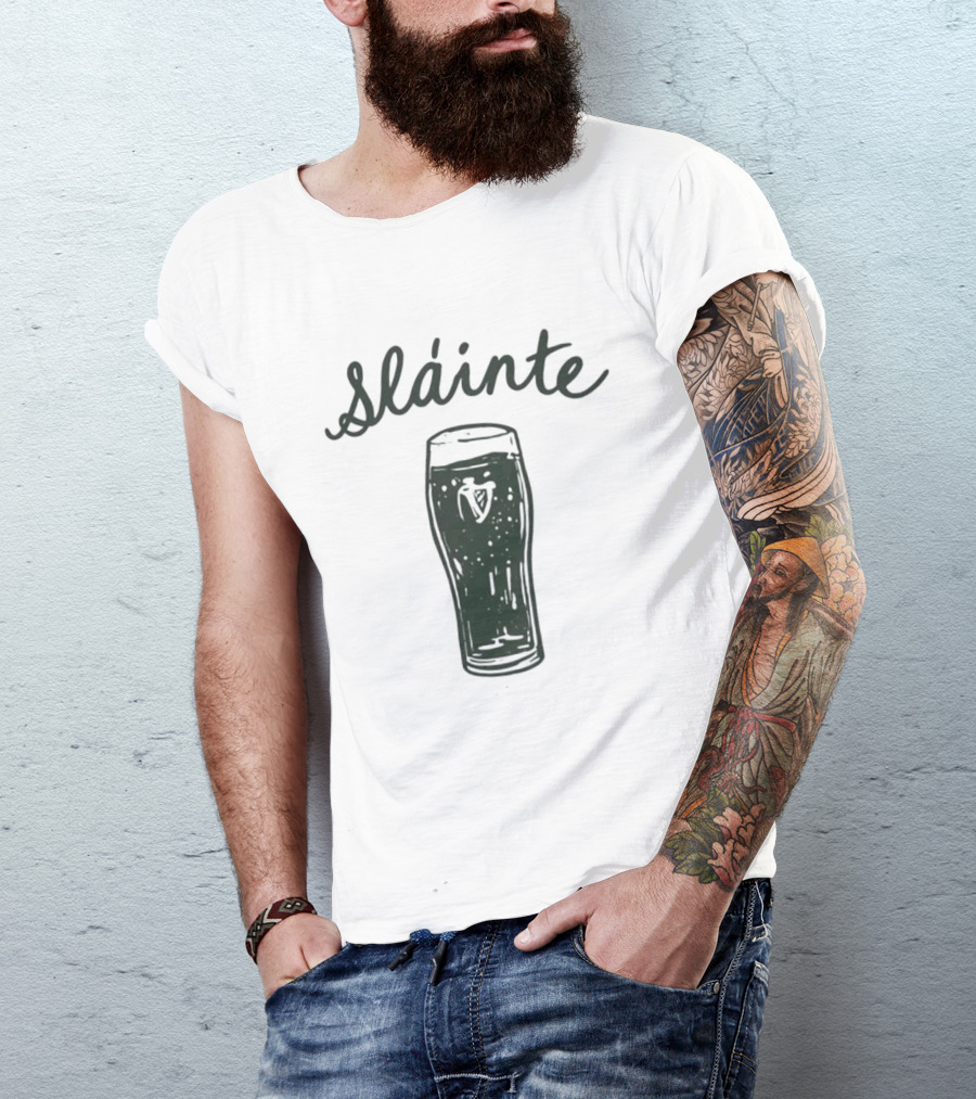 Sláinte St Patrick's Day Pint Glass Cheers T-Shirt